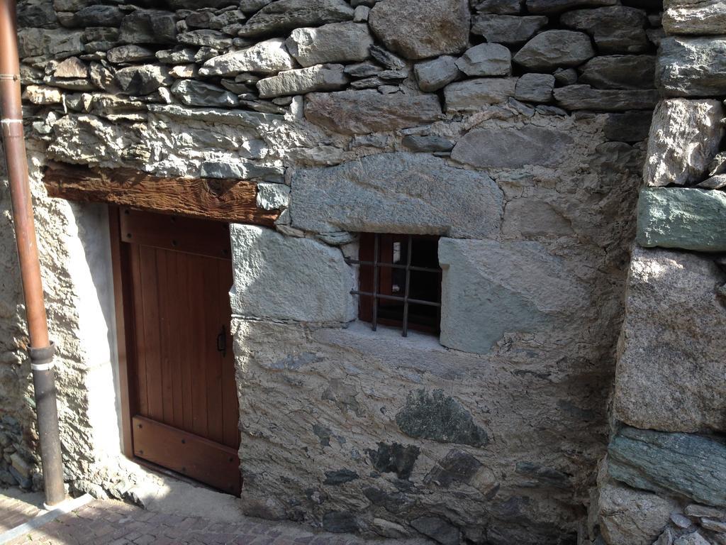 Maison Des Challant Challand Saint Victor Exterior foto