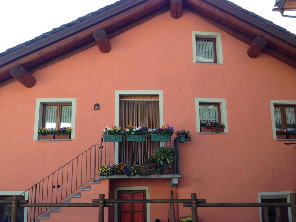 Maison Des Challant Challand Saint Victor Exterior foto