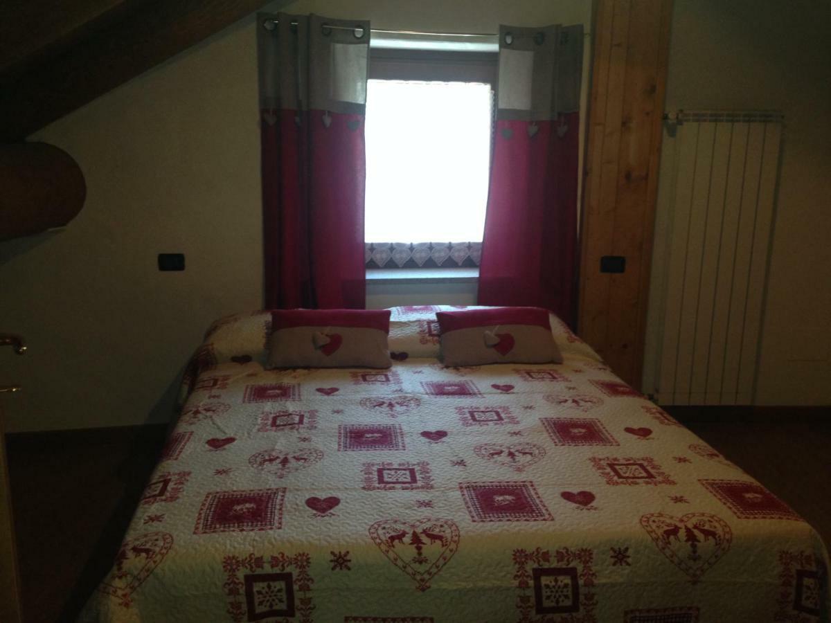 Maison Des Challant Challand Saint Victor Quarto foto
